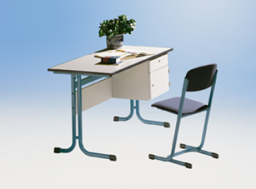 Lehrerschreibtisch, Maß: 130 x 65 cm